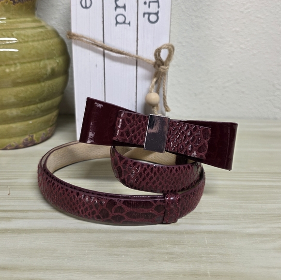 WHBM Wine Maroon Leather Croc Embossed Adjustable Bow Buckle Cincher Belt Sz M/L - Picture 1 of 4